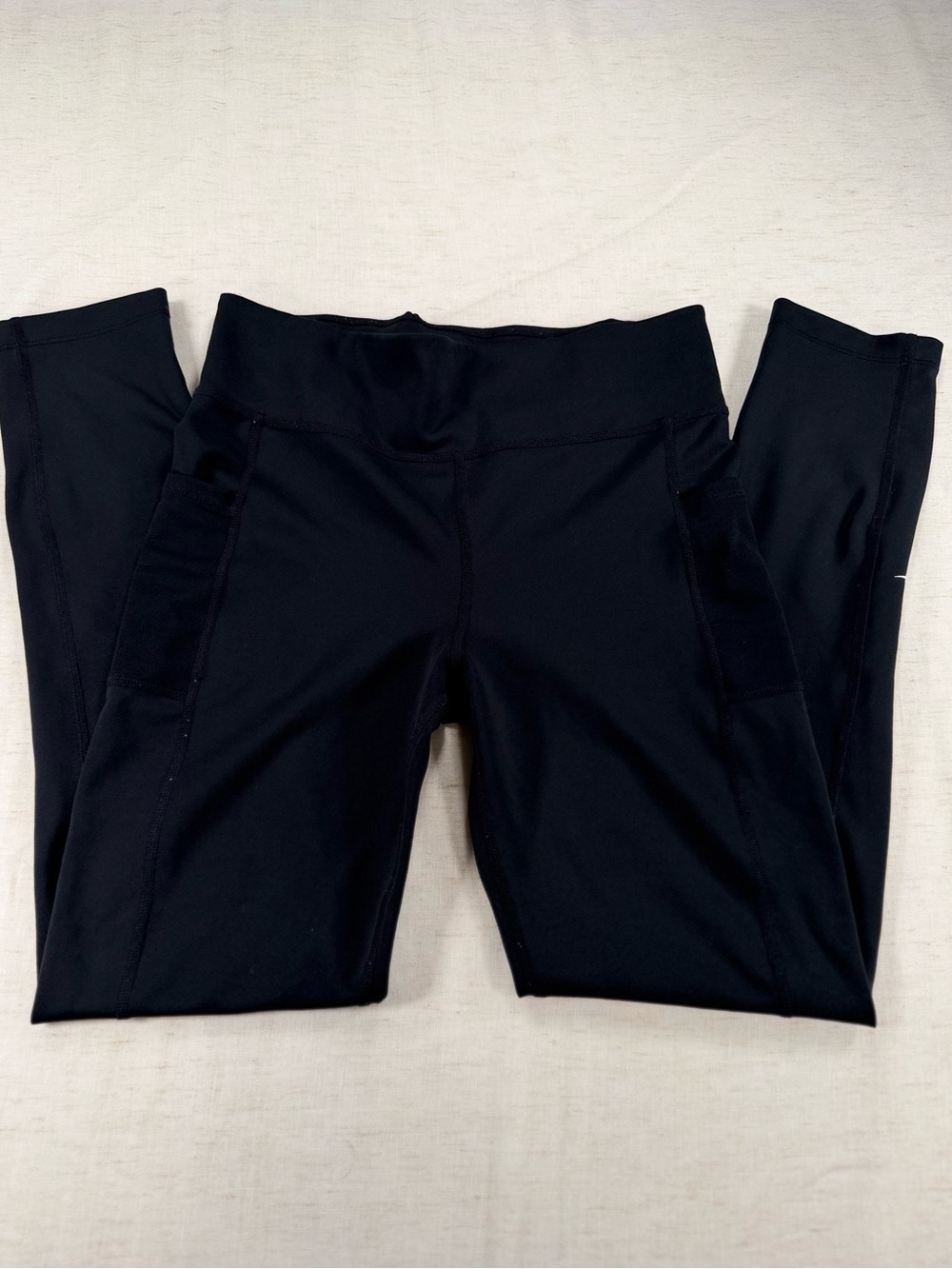 Nike Black High-Waist Athletic Leggings with side pockets